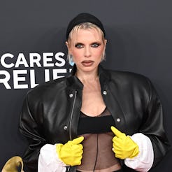 LOS ANGELES, CALIFORNIA - FEBRUARY 02: (FOR EDITORIAL USE ONLY) Julia Fox attends the 67th GRAMMY Aw...