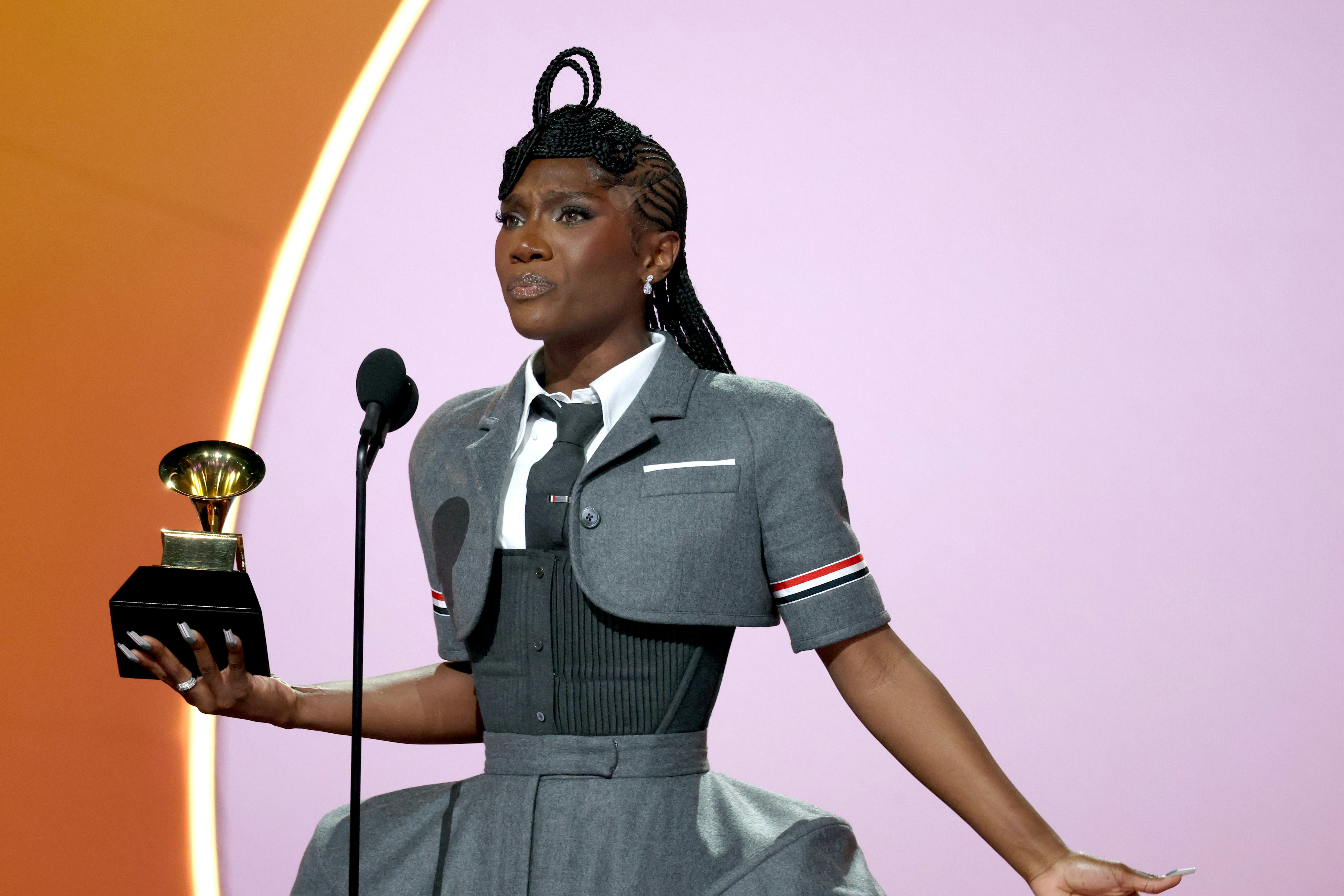 LOS ANGELES, CALIFORNIA - FEBRUARY 02: Doechii accepts the Best Rap Album award for &ldquo;Alligator Bites&hellip;