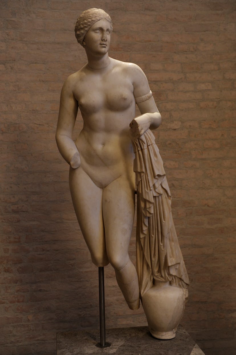 Aphrodite of Cnidus. Roman copy of 1st century BC of a Greek original by Praxiteles. Ca 370 BC. Glyp…