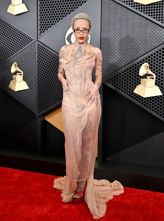 LOS ANGELES, CALIFORNIA - FEBRUARY 04: (FOR EDITORIAL USE ONLY) Doja Cat attends the 66th GRAMMY Awa…