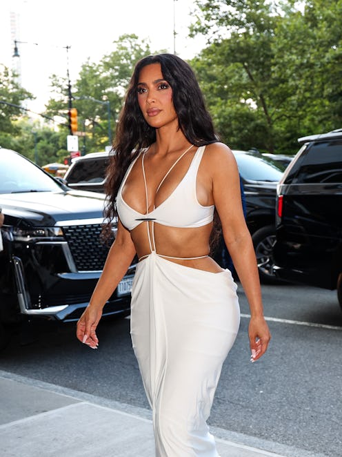 Kim Kardashian wore a bra as a top in 'The Kardashians' teaser.