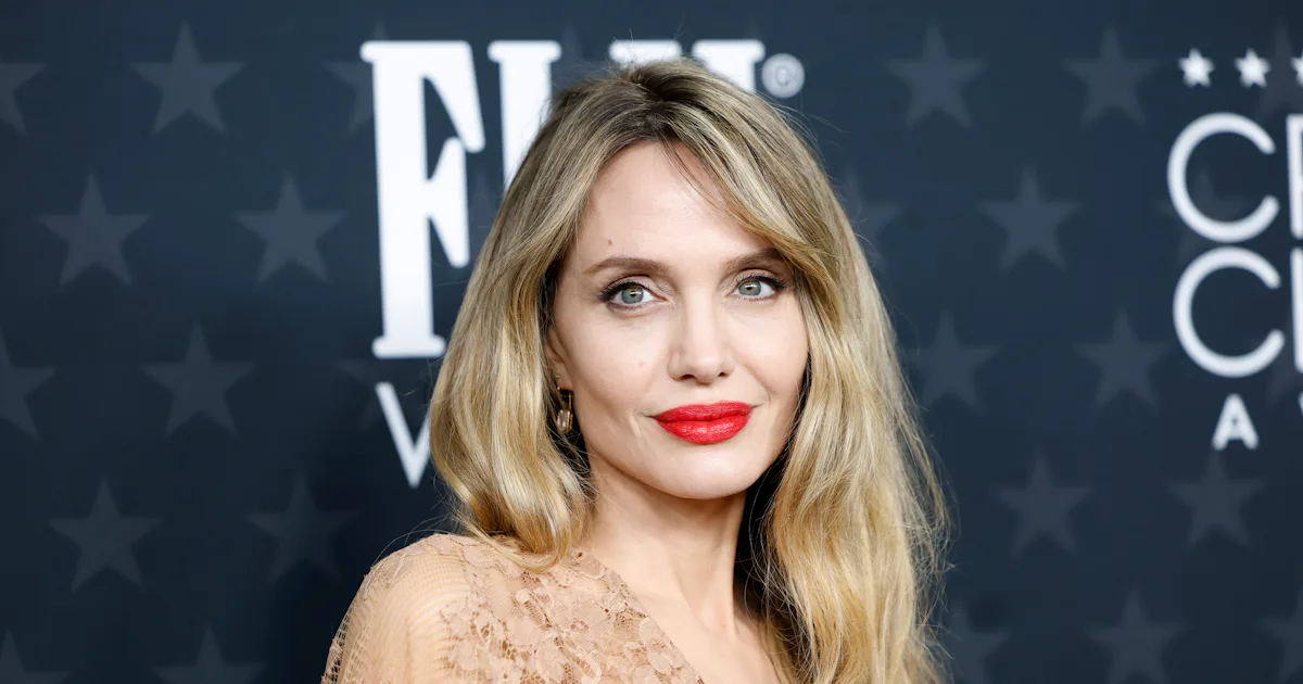 Angelina Jolie’s Red Lip & Nails At The 2025 Critics Choice Awards Are An Exact Match Angelina Jolie’s Red Lip & Nails At The 2025 Critics Choice Awards Are An Exact Match