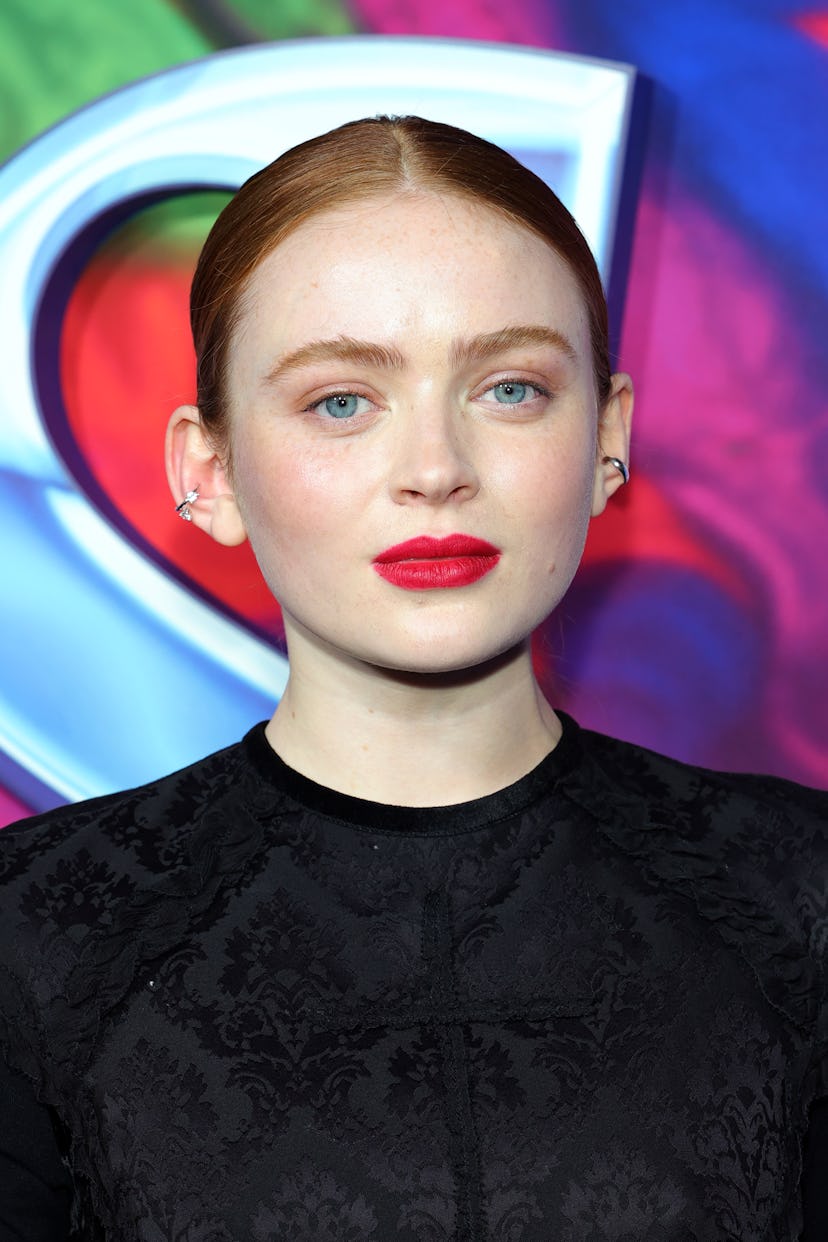 Нью -Йорк, Нью -Йорк - 11 марта: Sadie Sink является присутствующим поисковым изображениями ' "О'Десса" Нью -Йорк Проекция ...