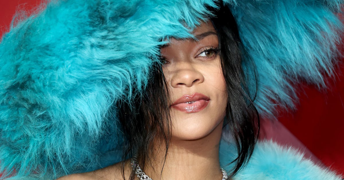 Rihanna Just Paired Her Plunging "Dadcore" Look With One Of 2025's Top Bag Trends