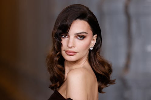Emily Ratajowski accidentally got a bad haircut with bangs at the back of her head.