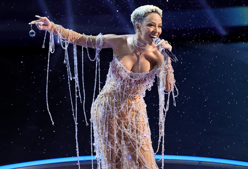 Doja Cat performs onstage during the 97th Annual Oscars at Dolby Theatre on March 02, 2025 in Hollyw…
