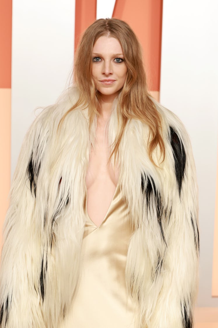 BEVERLY HILLS, CALIFORNIA - MARCH 02: Hunter Schafer attends the 2025 Vanity Fair Oscar Party Hosted...