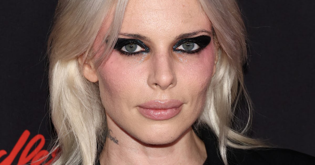 Julia Fox Blended "Cheugy" & Sexy With "Butt Cleavage" Jeans