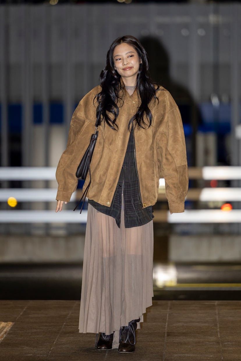 Инчхон, Южная Корея - 28 февраля: Дженни Блэкпинк, покидая Инчон Международный Авиапорт ...