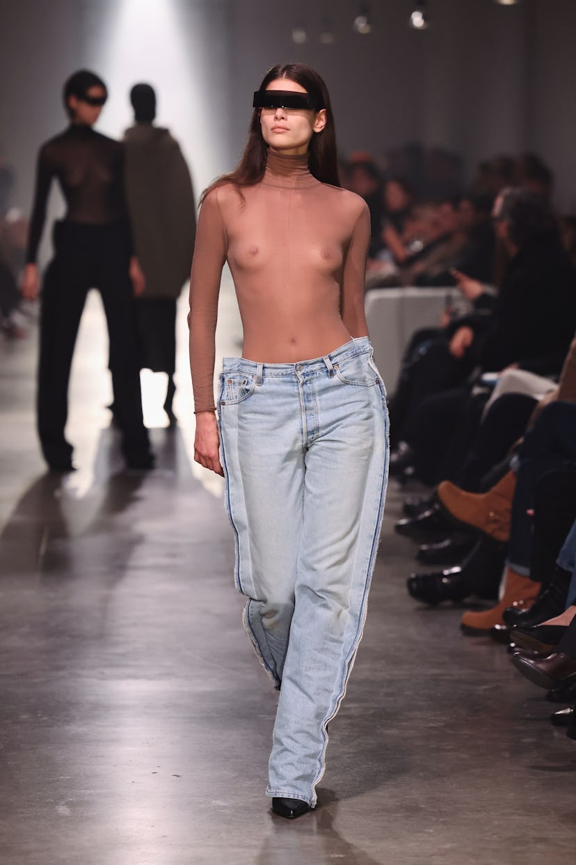 A model walks the runway at the MM6 Maison Margiela fashion show during the Milan Fashion Week - Wom…