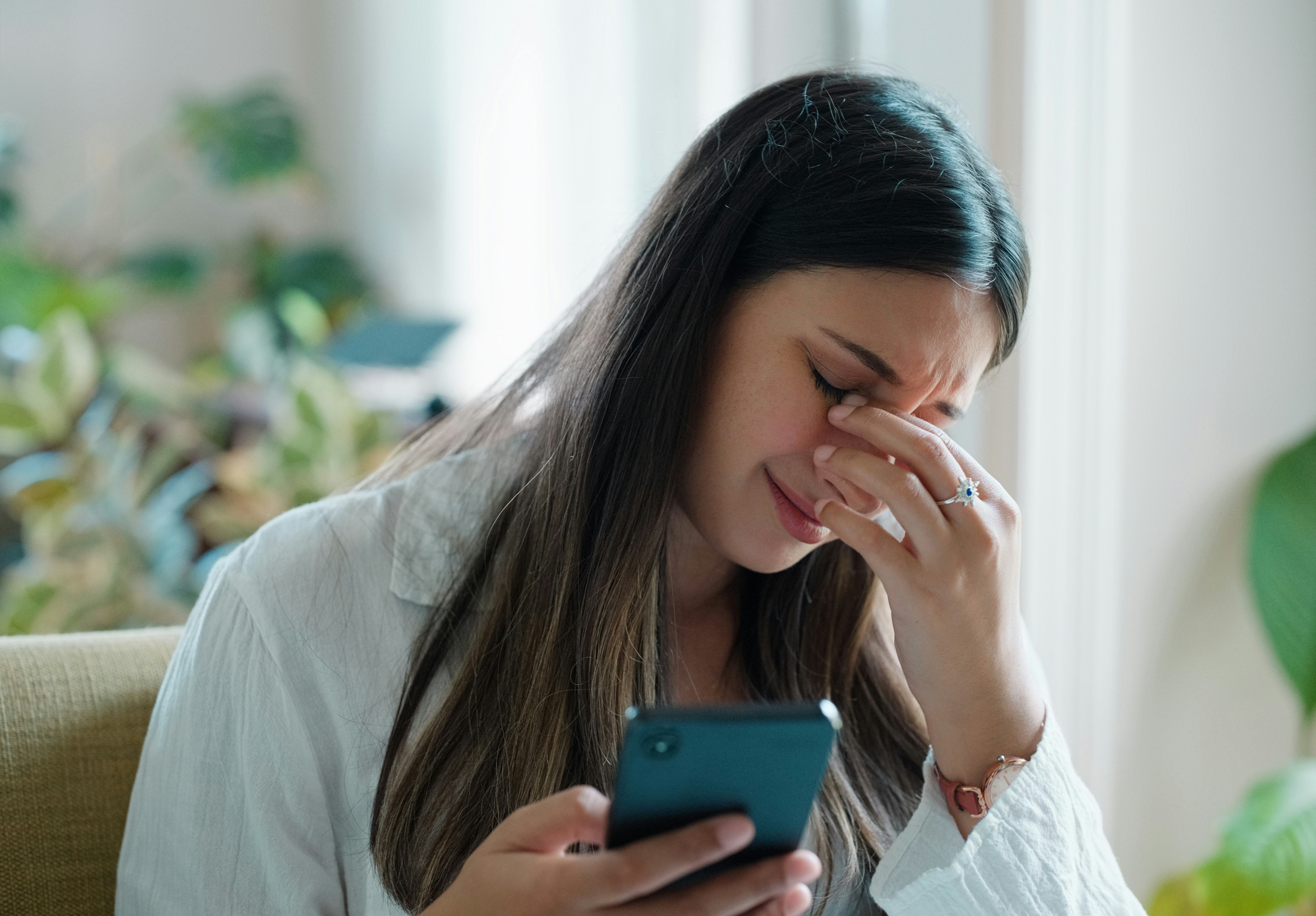 Things toxic moms say, according to therapists.