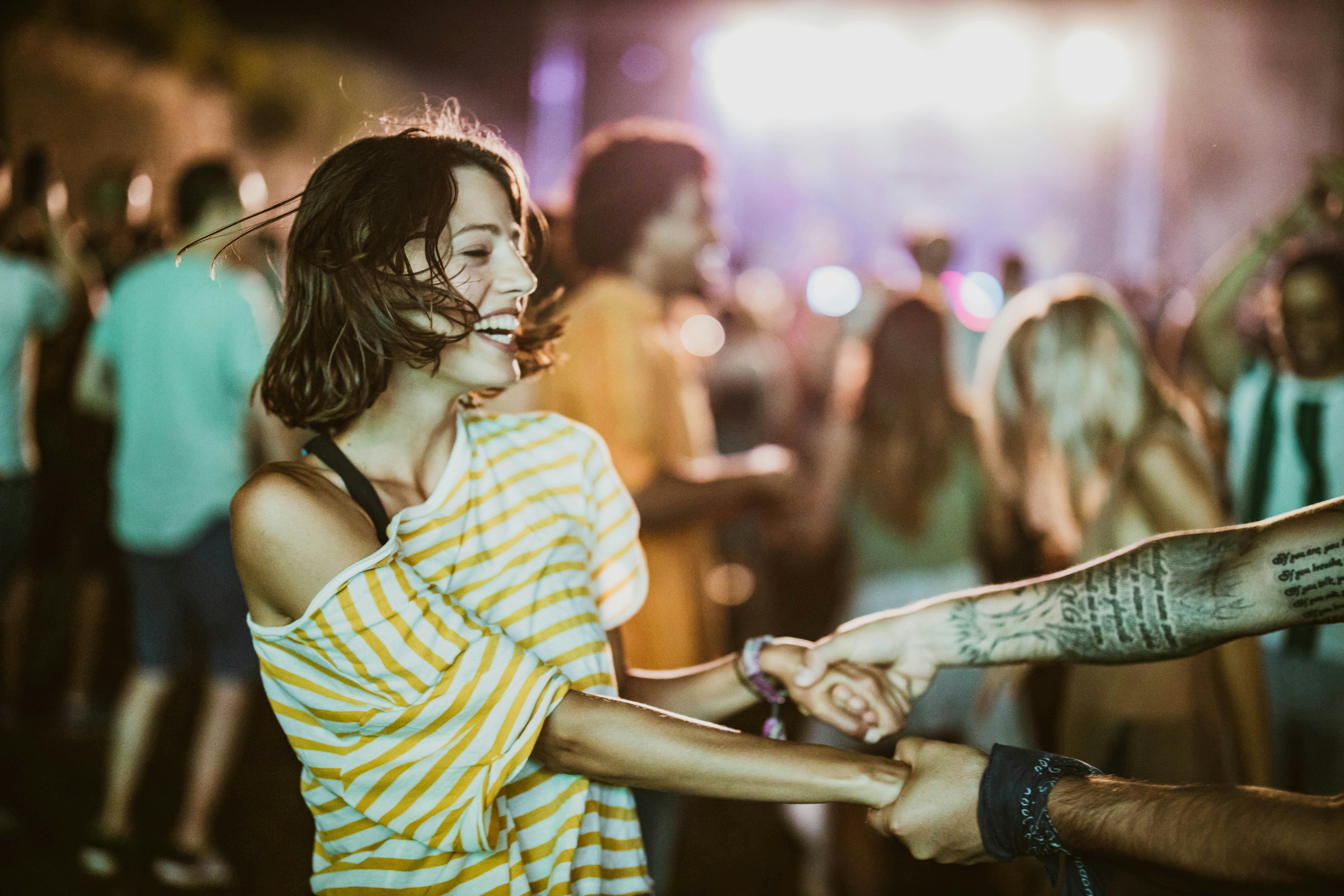 Ways to initiate a good conversation on a dating app.