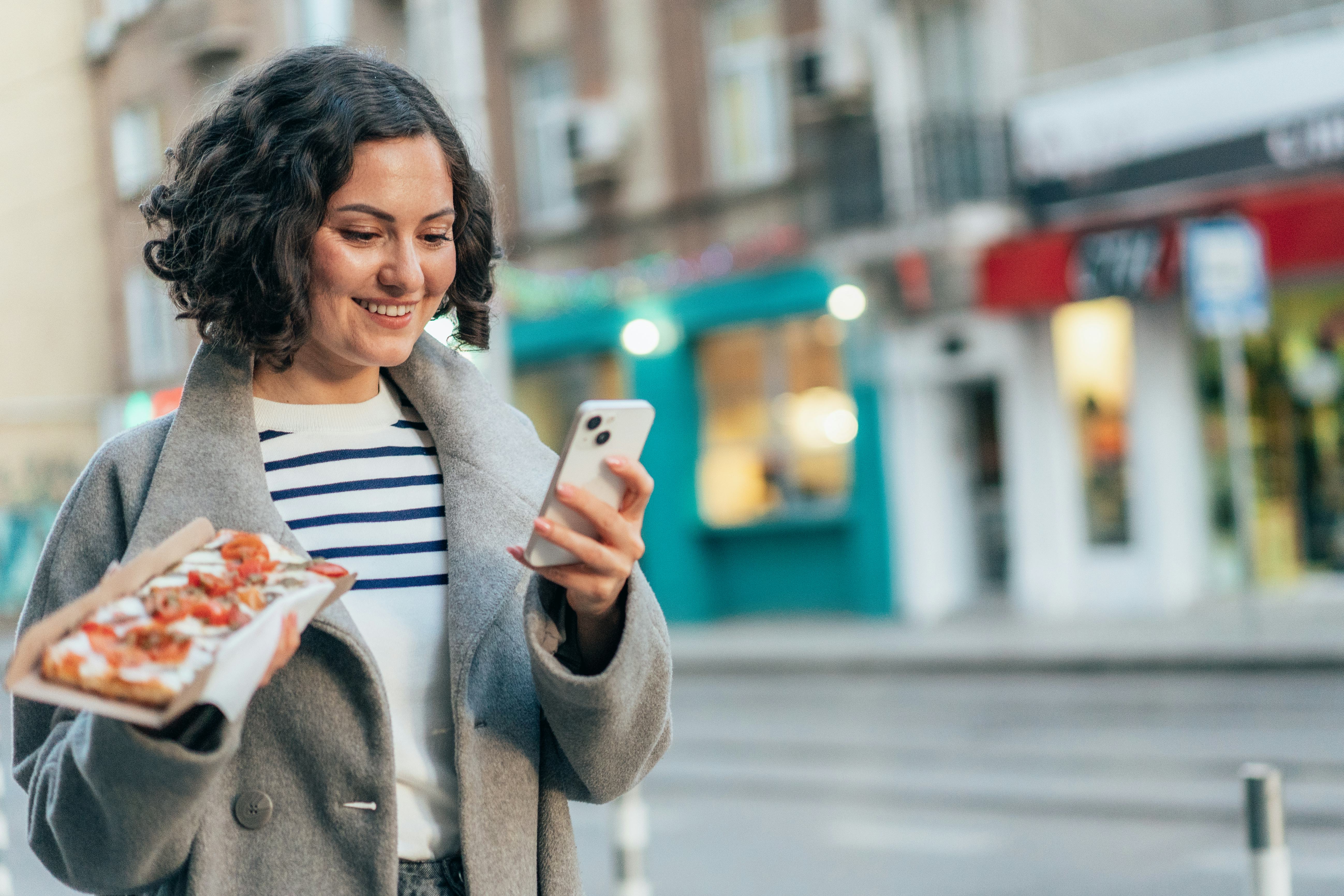 Ways to initiate a good conversation on a dating app.