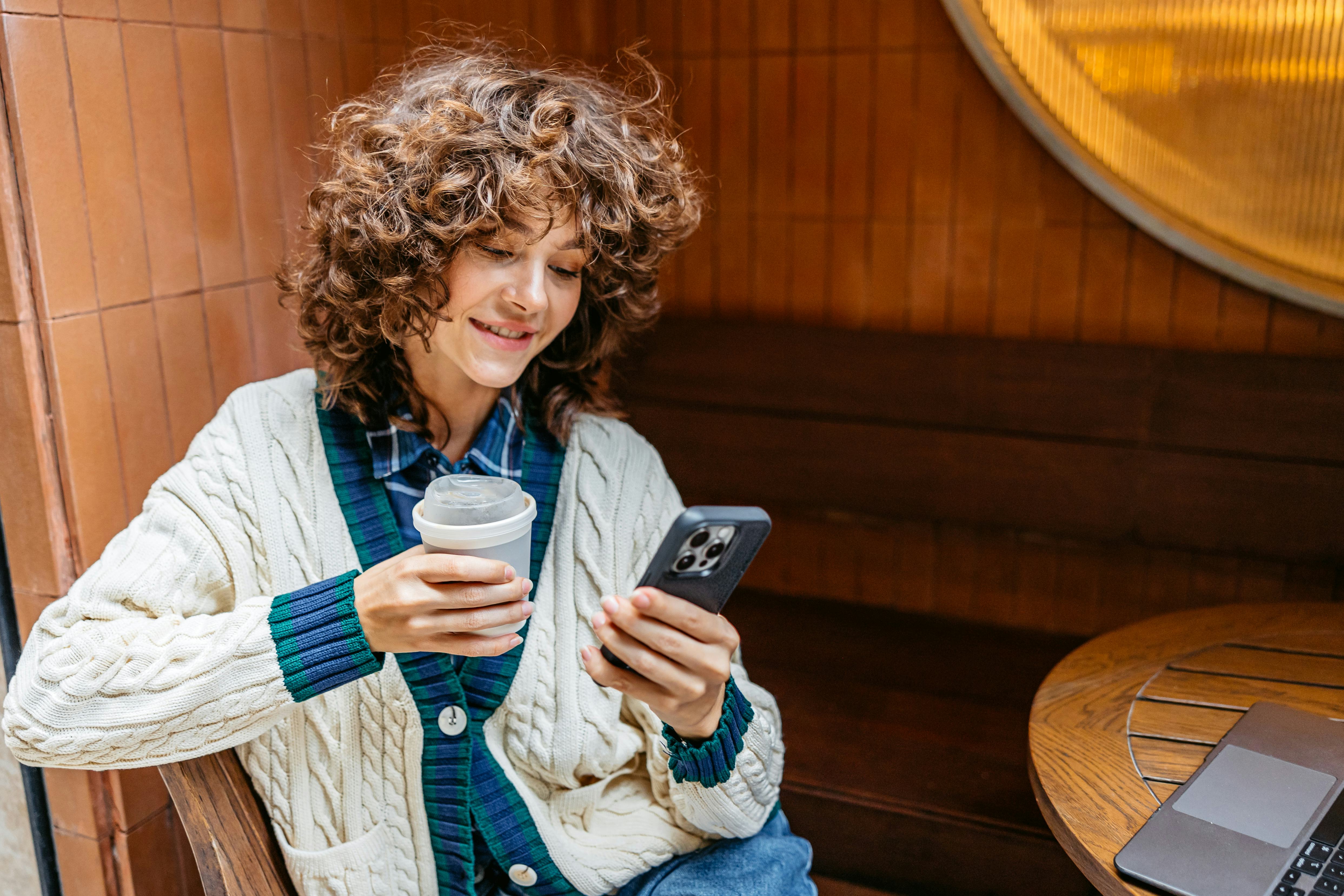 Ways to initiate a good conversation on a dating app.