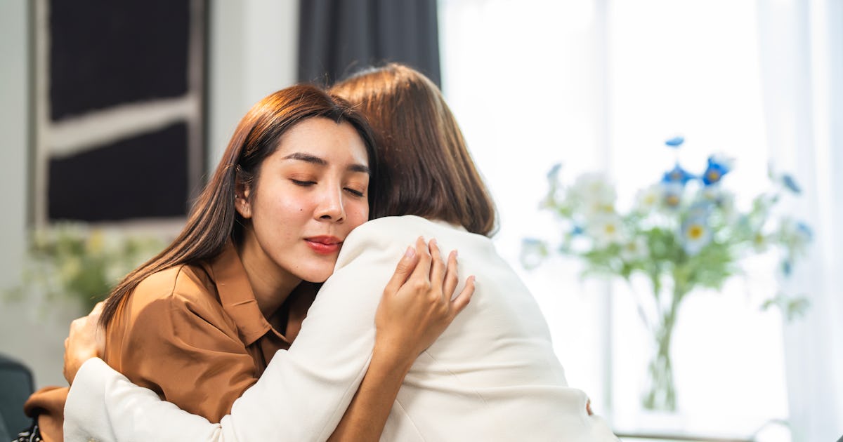 25 Sneaky Signs Your Mom Is Toxic