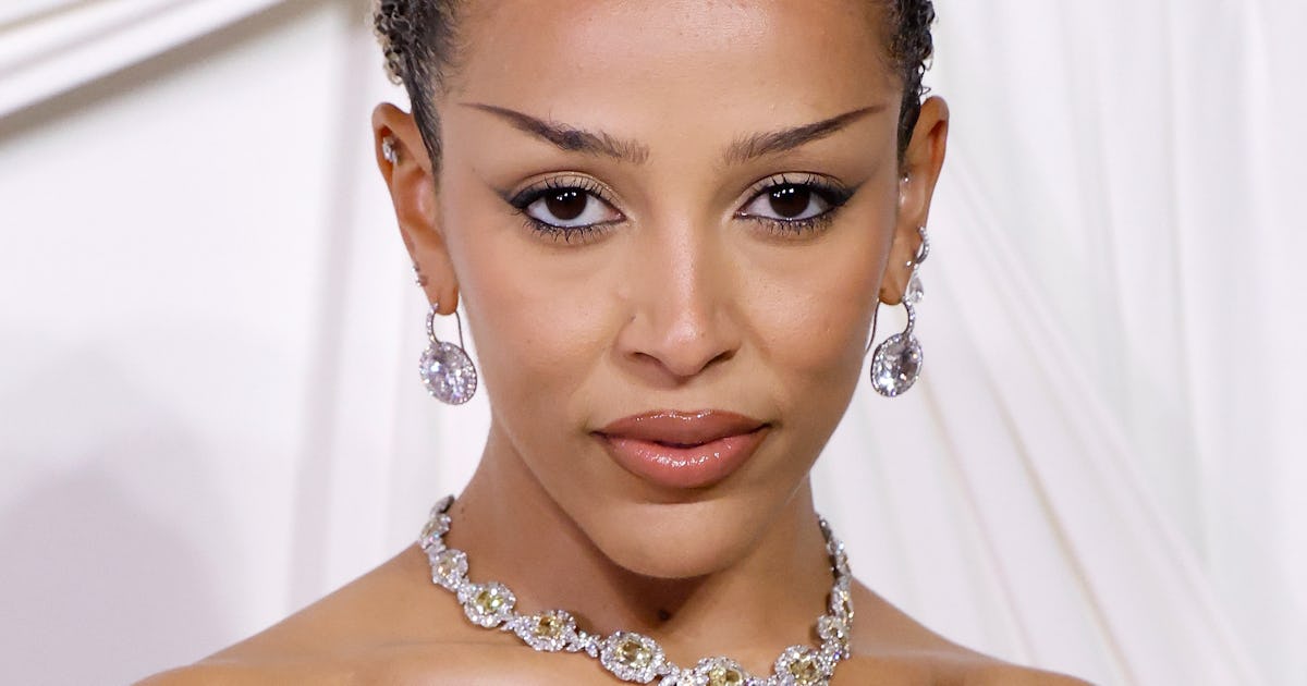 Doja Cat's Sexy Plunging 'Fit At Paris Fashion Week Was So "Mob Wife"-Coded