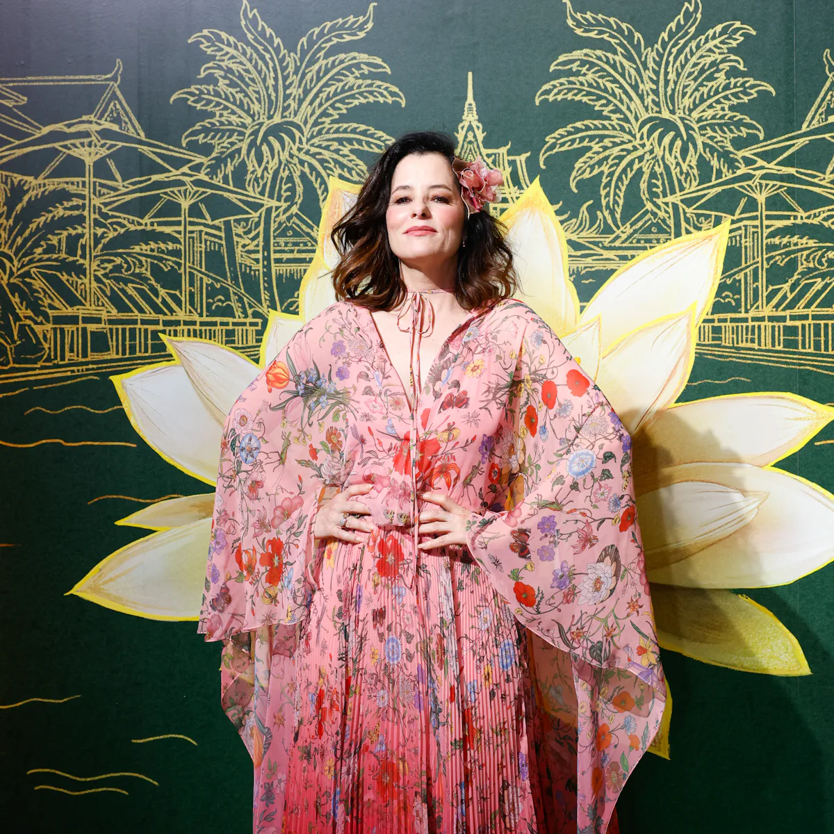 parker posey orange dress white lotus Help me locate this two piece fit worn by Parker Posey on the new season of the White Lotus please! : r/findfashion