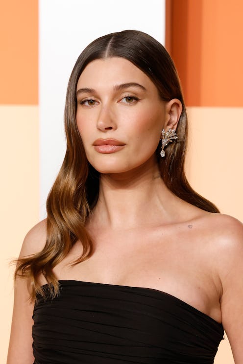 Hailey Bieber 2025 Vanity Fair Oscar Party