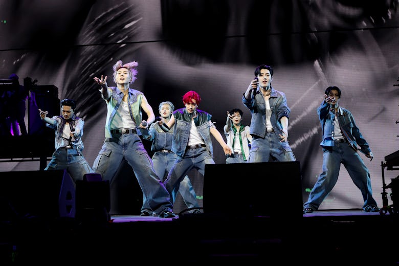 Sunoo, Sunghoon, Ni-ki, Jungwon, Heeseung, Jay and Jake of ENHYPEN
