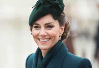 Kate Middleton newsboy cap and skinny jeans