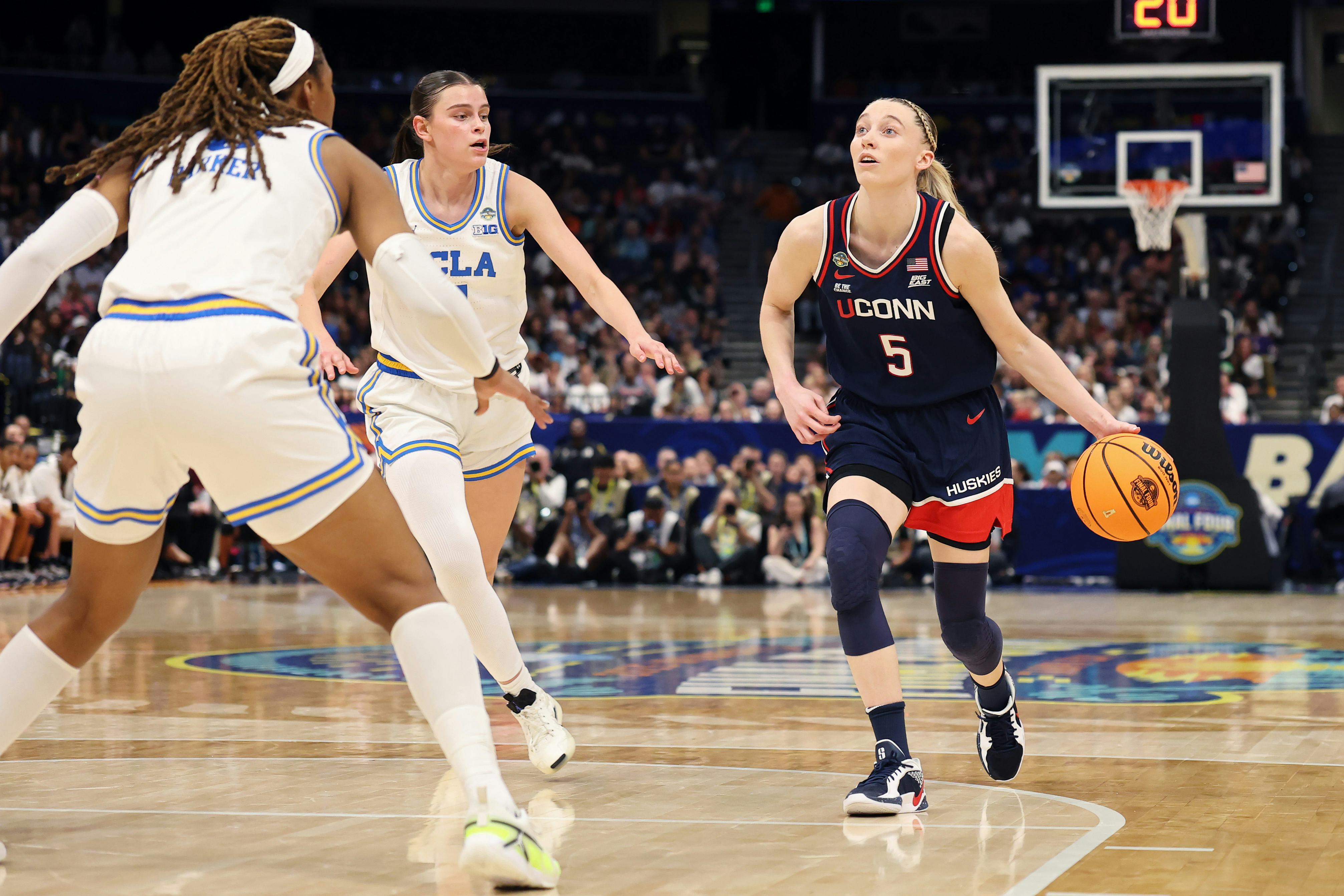 Paige Bueckers #5 of the UConn Huskies.