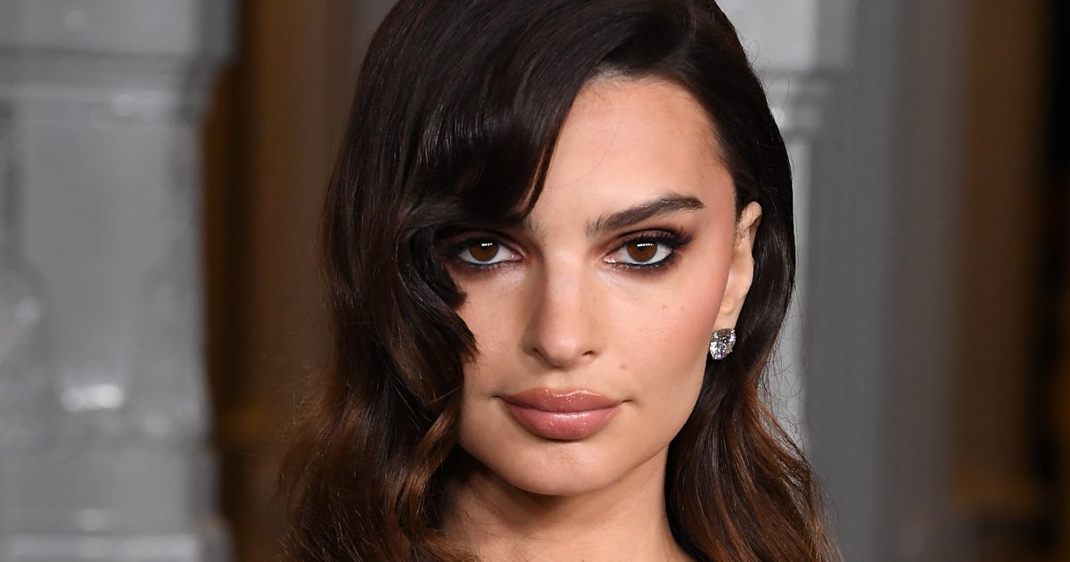 EmRata Put A Sexy Spin On "Corpcore" In A Cleavage-Baring Blazer