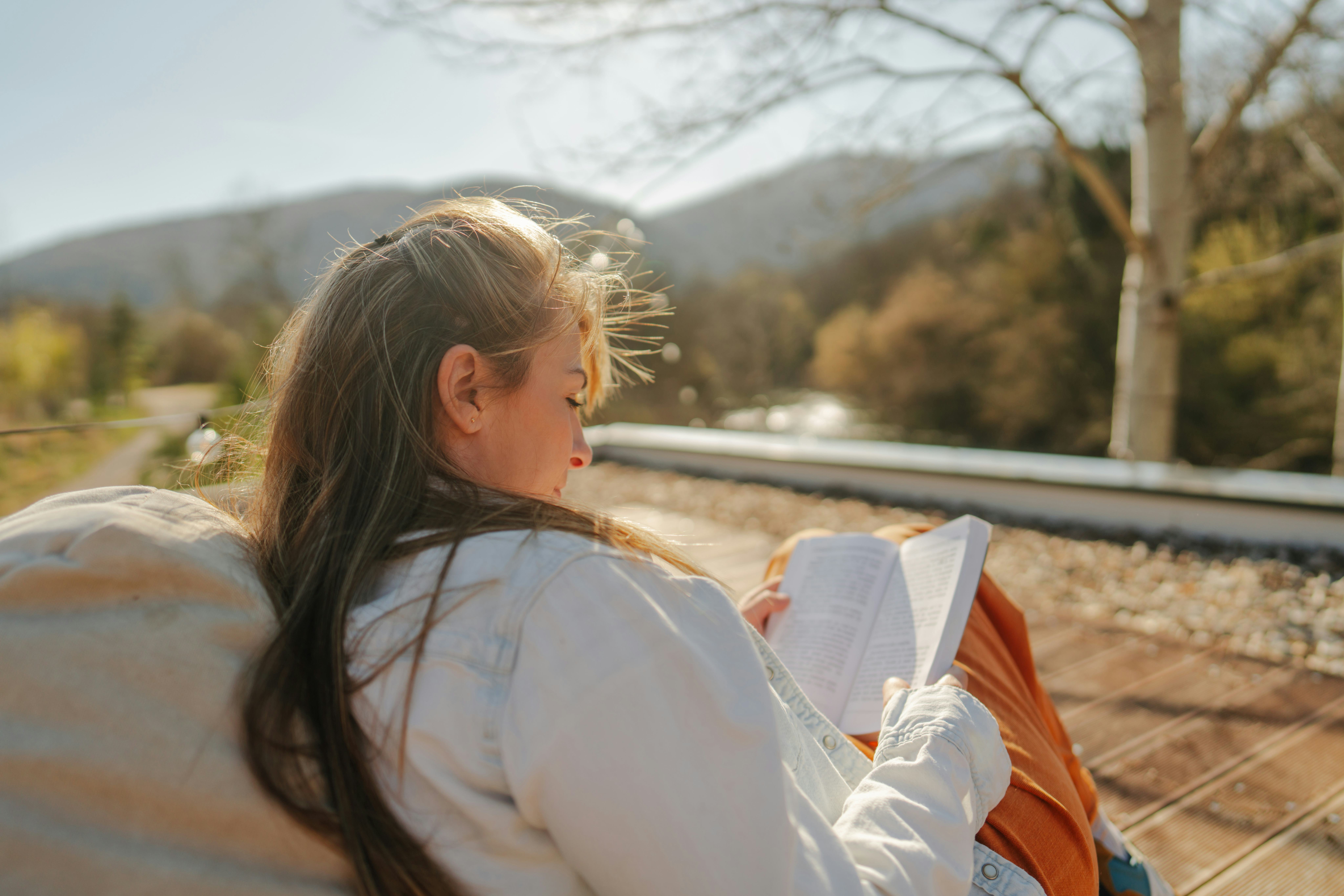 What astrological events are happening in April 2025