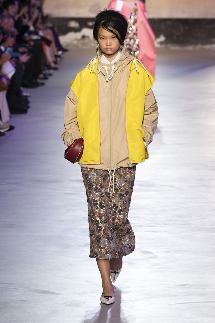 MILAN, ITALY - SEPTEMBER 18: A model walks the runway during the N21 Ready to Wear Spring Summer 202...