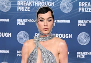Katy Perry wears a mirrored dress at the 11th Breakthrough Prize Ceremony at Barker Hangar on April…