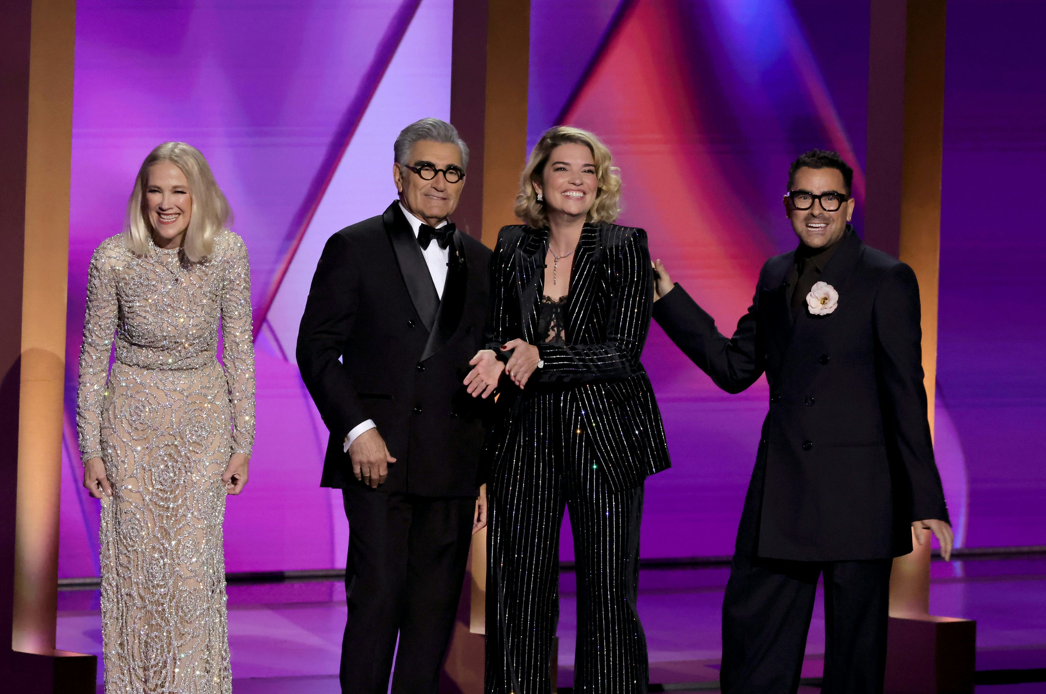 LOS ANGELES, CALIFORNIA - SEPTEMBER 15:(L-R) Catherine O'Hara, Eugene Levy, Annie Murphy, and Dan Le...