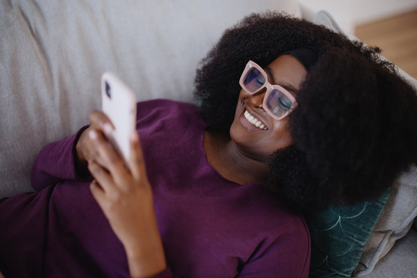 Should you wear bluelight glasses or sunglasses before bed?