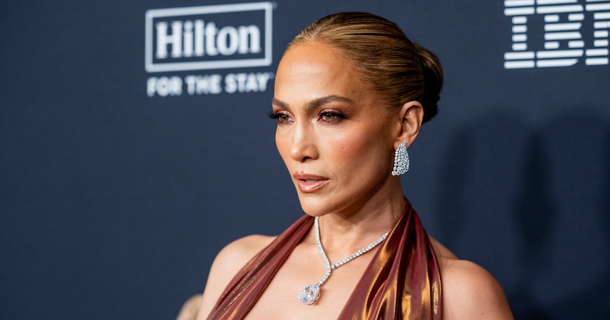 J.Lo Served Old Hollywood Glamour In A Plunging Dress & Pink Fur