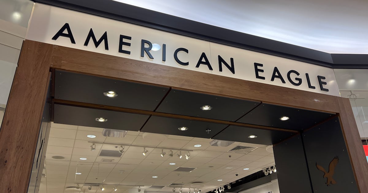 The Empowering Moment Of Shopping In American Eagle As A Mom Of 3