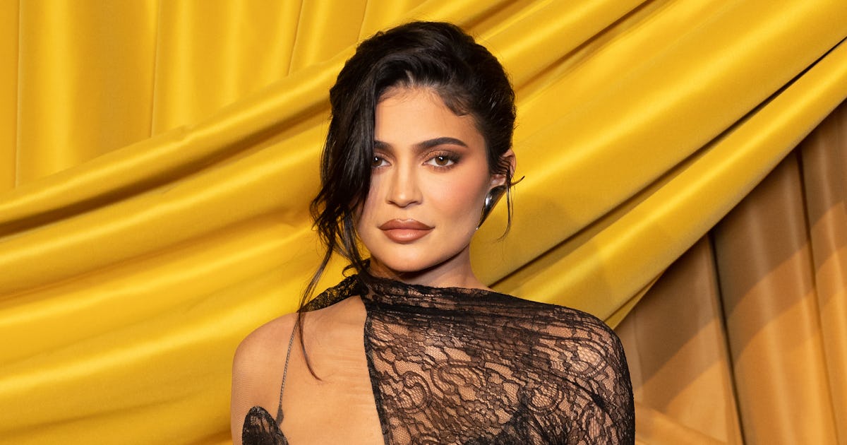 Kylie Jenner Wore Hip Cutouts & The Tiniest Crop Top For A Courtside Date Night