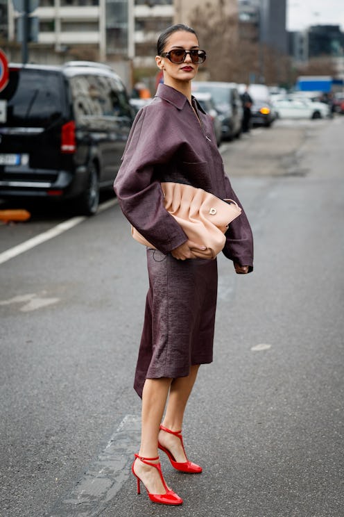 Gabrielle Caunesil Pozzoli oversized clutch trend