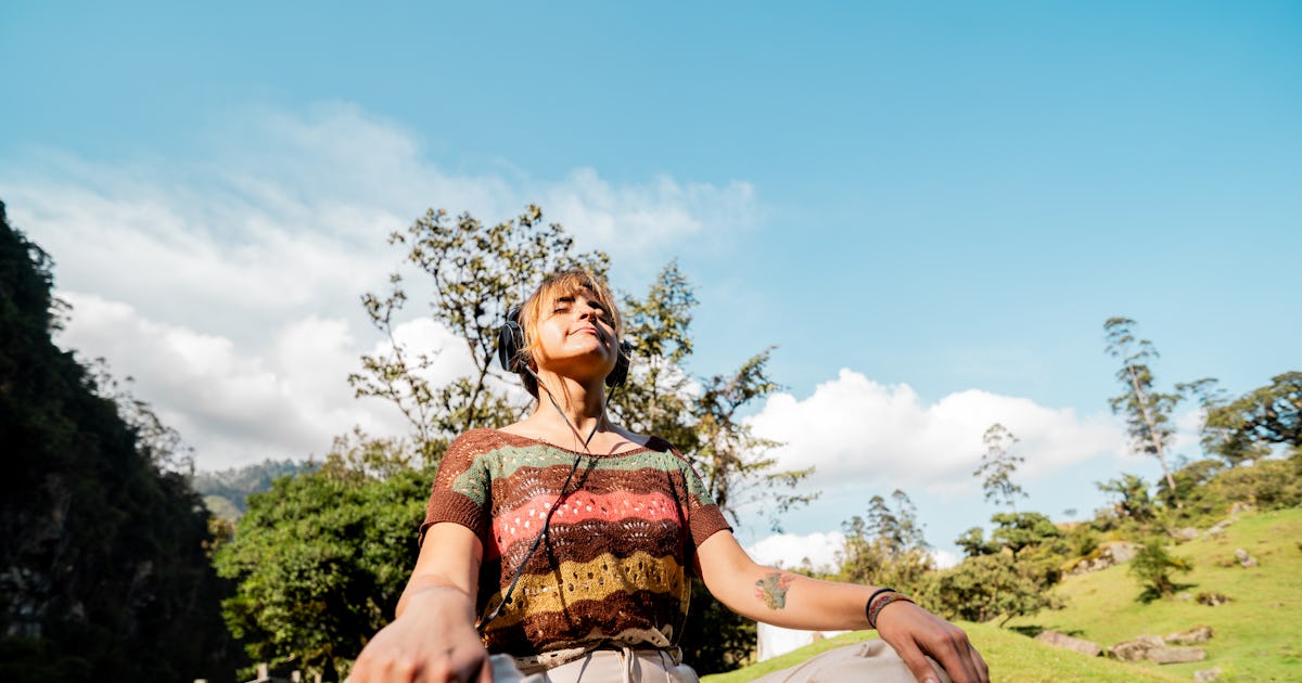 3 Manifestation Rituals To Try During May's Full Flower Moon