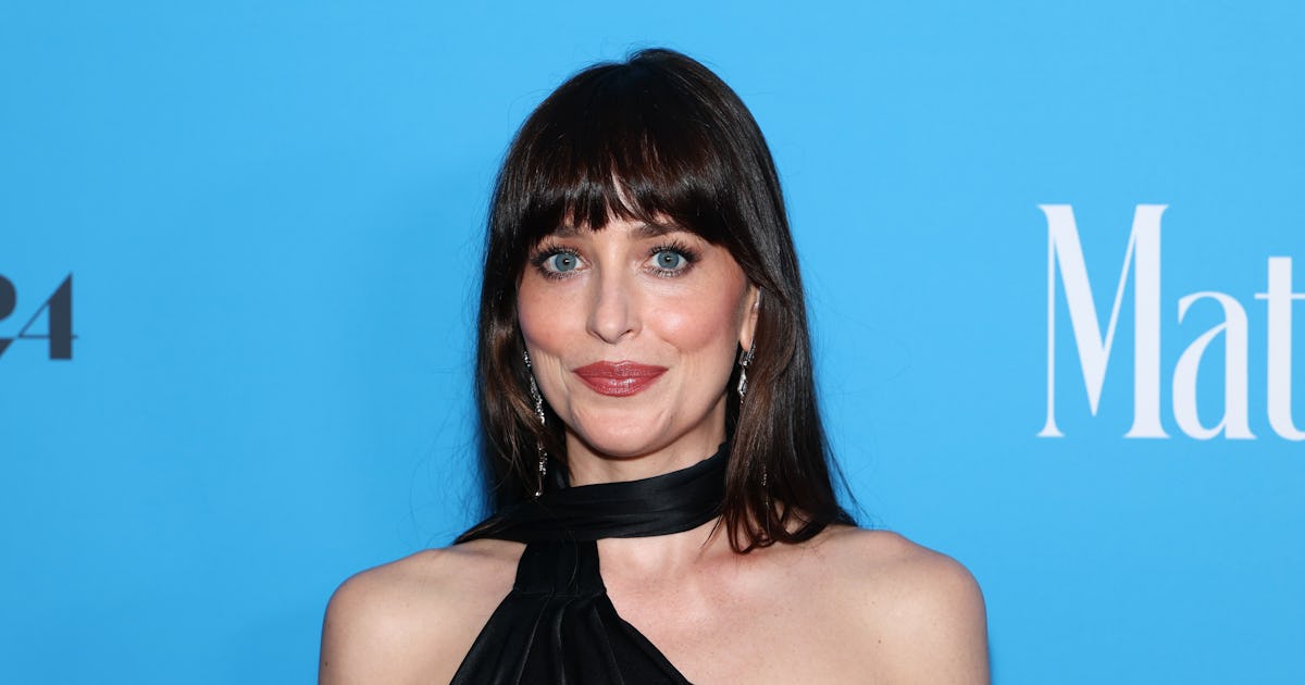 Dakota Johnson's "Revenge Dress" Flaunted Major Sideboob & My Jaw Is On The Floor