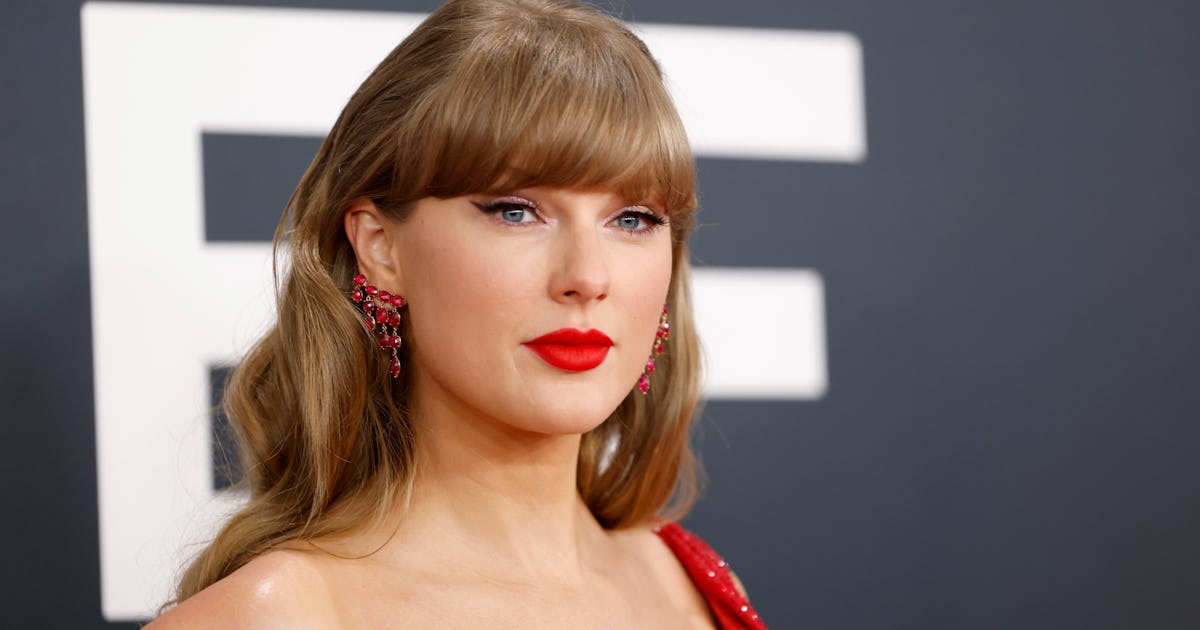 Taylor Swift Wore A Matching Shorts Set For Date Night With Travis & It's Still In Stock