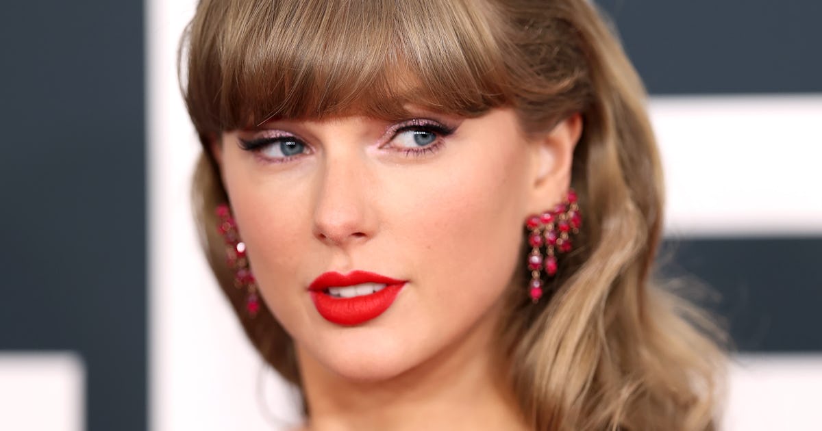 Taylor Swift's Date-Night Updo Is Going On My Summer Moodboard