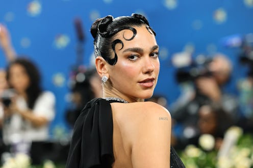 NEW YORK, NEW YORK - MAY 05: Dua Lipa attends The 2025 Met Gala Celebrating "Superfine: Tailoring B...
