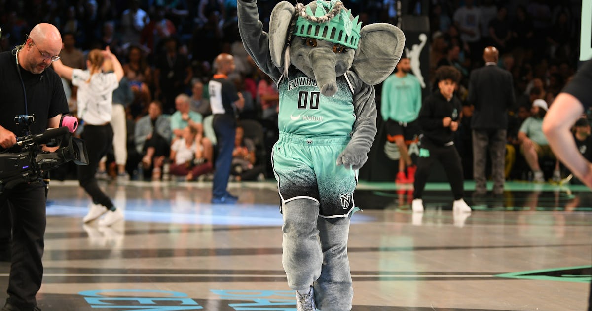 Here's How Ellie The Elephant Landed On Her Signature Braid