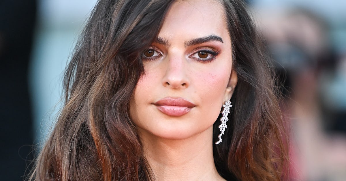 Emily Ratajkowski Paired Her Teeny Thong Bikini With $80 "Sneakerinas" & I'm Sold