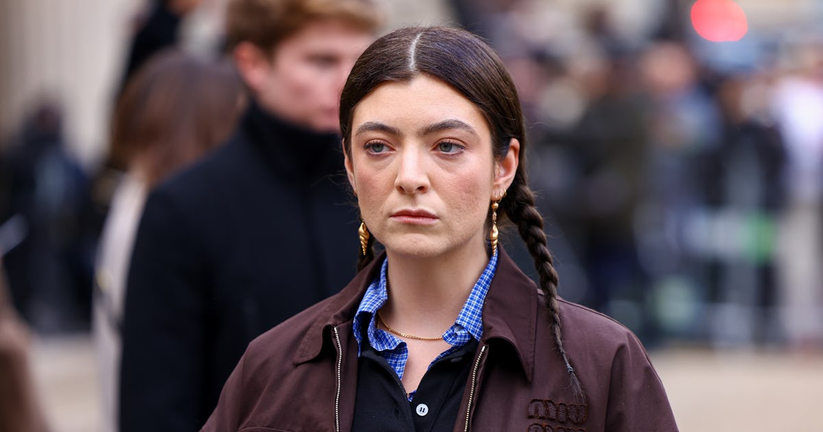 Lorde Gets Candid About Taking A Pregnancy Test On "Clearblue"