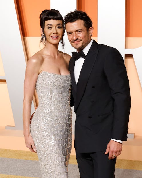 BEVERLY HILLS, CALIFORNIA - MARCH 02: Katy Perry and Orlando Bloom attend the 2025 Vanity Fair Oscar...