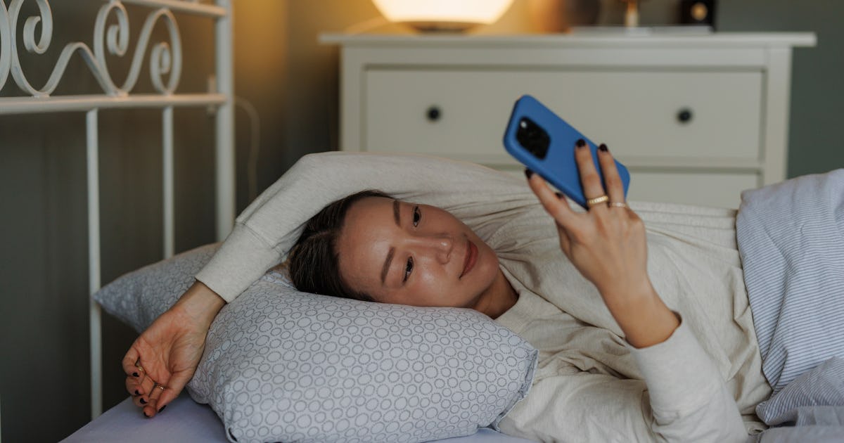 A Sleep Expert Says It's OK To Use Your Phone In Bed For A Surprising Reason