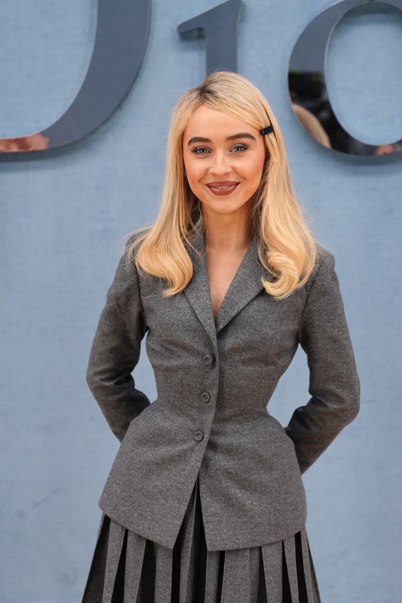 Париж, Франция - 27 июня: (Только для публикации использования - для неэдриторского использования, пожалуйста, обратитесь за одобрением моды ...