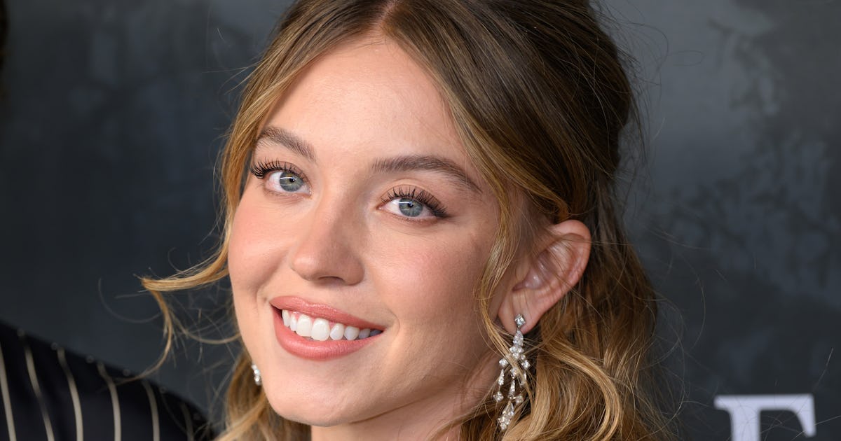 Sydney Sweeney Perfected The "Fairycore" Trend In A Plunging Dress