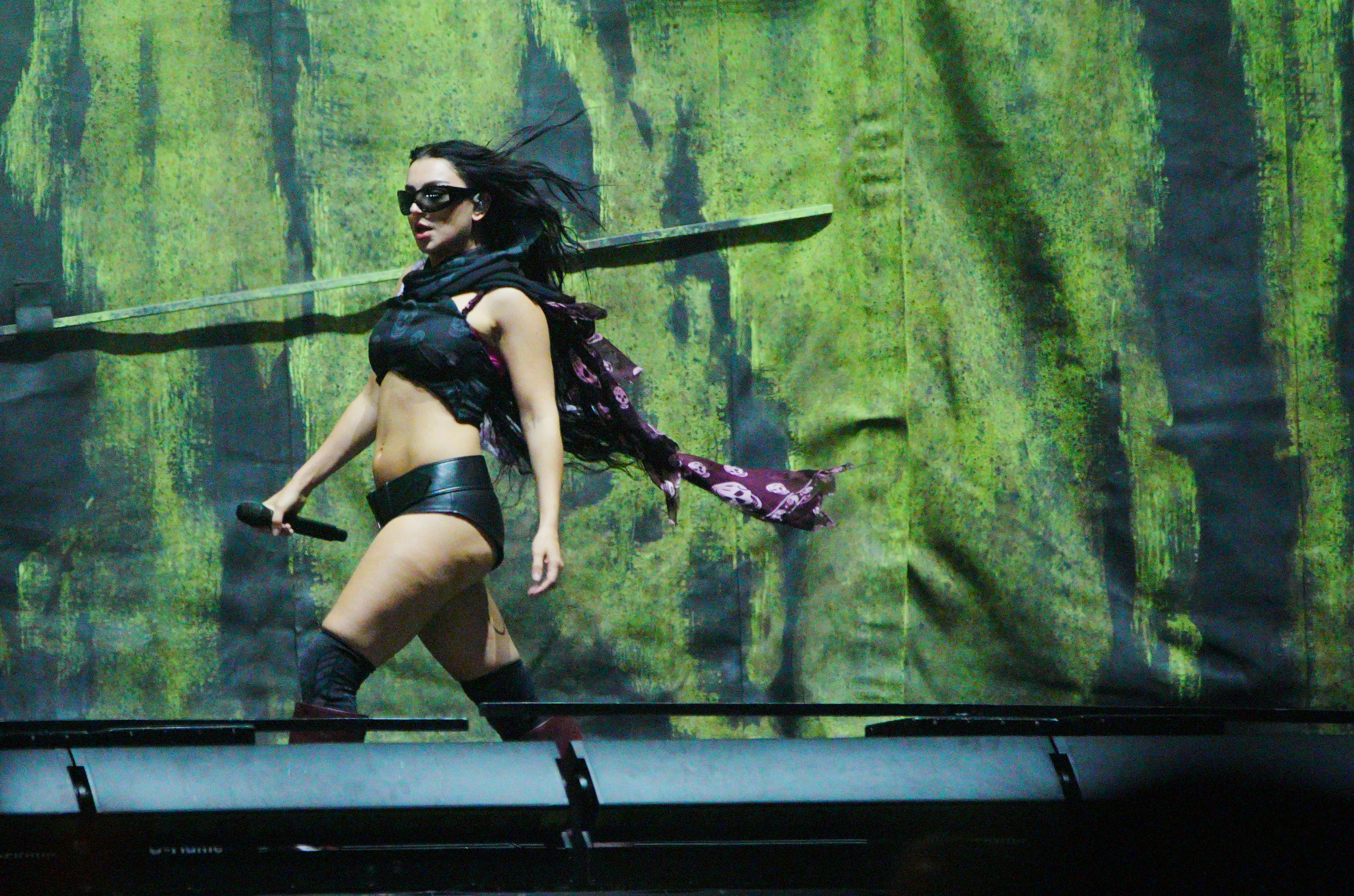 charli-xcx-performing-on.jpg?w