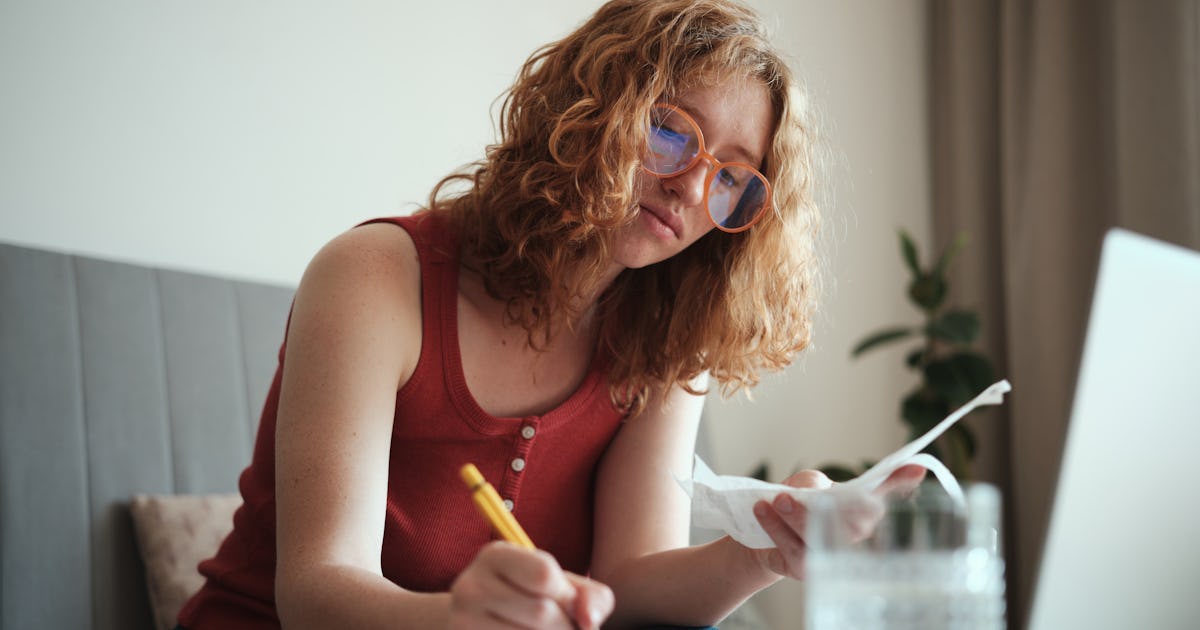 The 100-Day "Sticky Note" Money Hack Could Help You Save Thousands Of Dollars