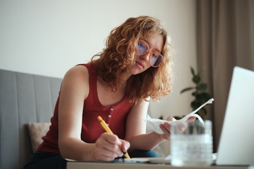 How to save money using sticky notes.